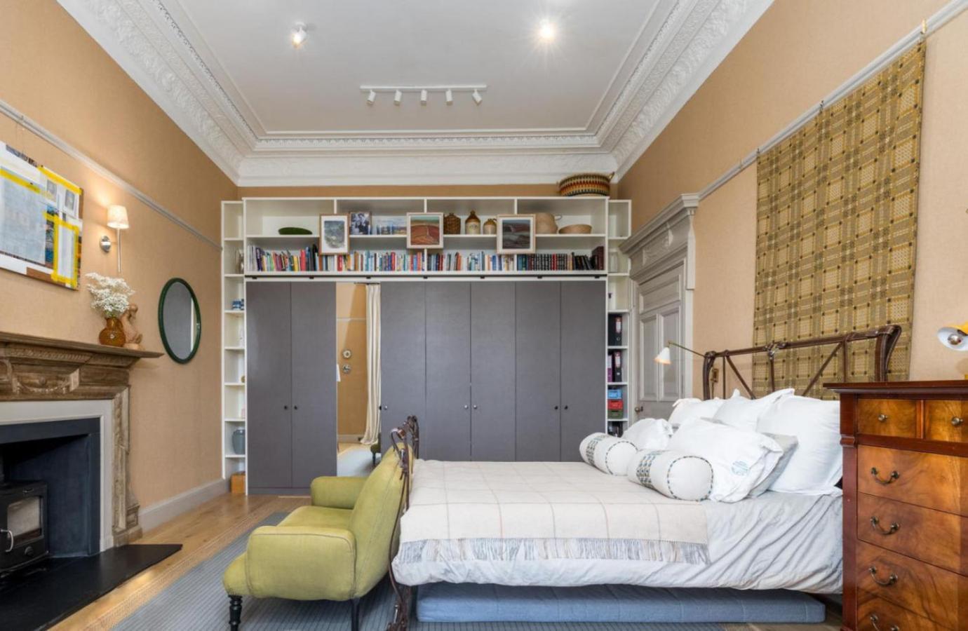 Luxury Wood Panelled West End Flat *