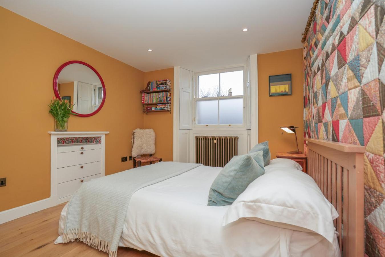 Luxury Wood Panelled West End Flat